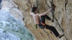 Adam Ondra, considerado el mejor escalador del mundo en roca, realizará una exhibición en Dock39 Puerto Venecia