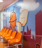 La Fundación Basket Zaragoza y la asociación «El Basket es Vida» decoran el hospital infantil