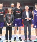 Natalia Chueca desea suerte a la selección española de baloncesto en la víspera del partido frente a Letonia en el Príncipe Felipe
