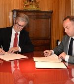 El Ayuntamiento y el Real Zaragoza firman convenios para realizar mejoras en la Romareda y fomentar el fútbol base