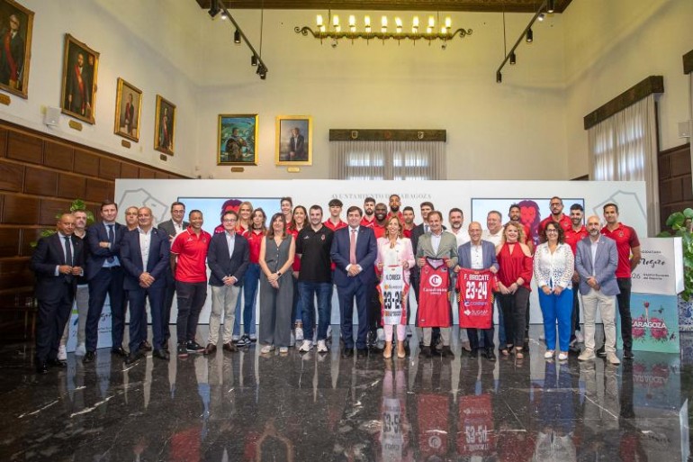 El Ayuntamiento desea suerte al Casademont en su triple proyecto de baloncesto masculino, femenino y balonmano