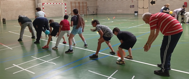 Jornada Intergeneracional entre usuarios/as del programa «Actividad Física para adultos y mayores de 67 años» y niños de educación primaria