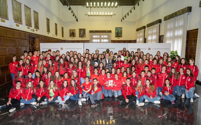 El Ayuntamiento felicita al Club Voleibol Zaragoza por su 30 aniversario y los crecientes logros de su cantera