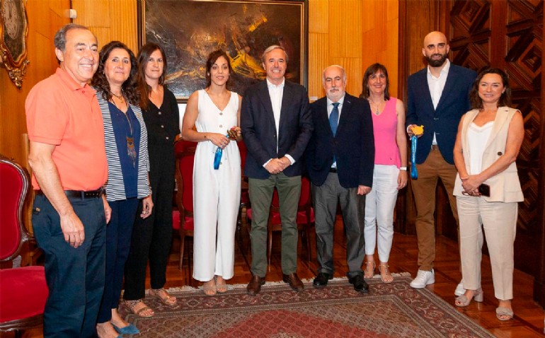 El Ayuntamiento felicita a Cristina Ouviña, campeona de Europa de baloncesto