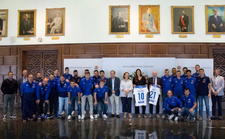 El Ayuntamiento recibe al Fútbol Emotion Zaragoza