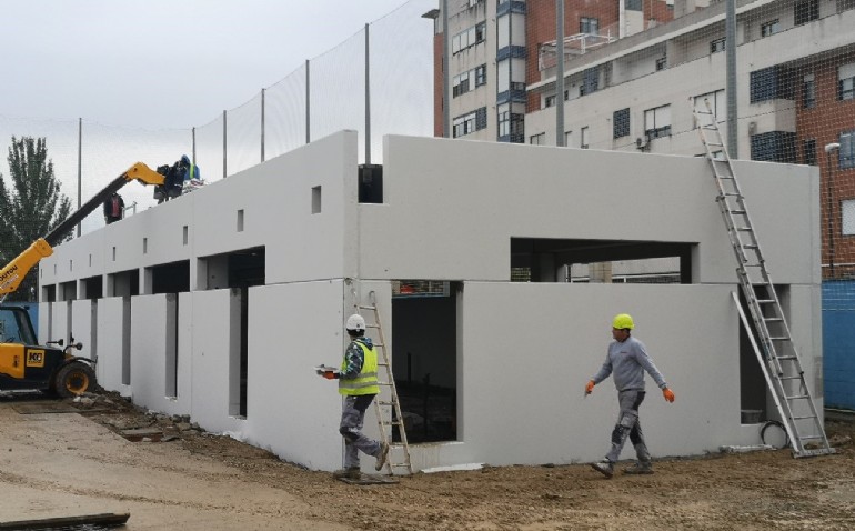 Las obras de construcción de nuevos vestuarios para el Campo Municipal de Fútbol «César Laínez» siguen a buen ritmo