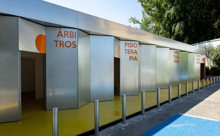 El campo municipal de fútbol de San José estrena nuevo edificio de vestuarios