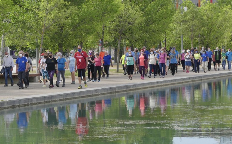 Zaragoza Deporte reanuda su programa de andadas guiadas para mayores de 55 años