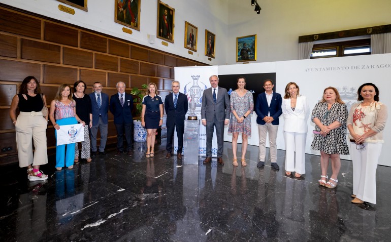 Zaragoza exhibe el trofeo de la Solheim Cup de golf