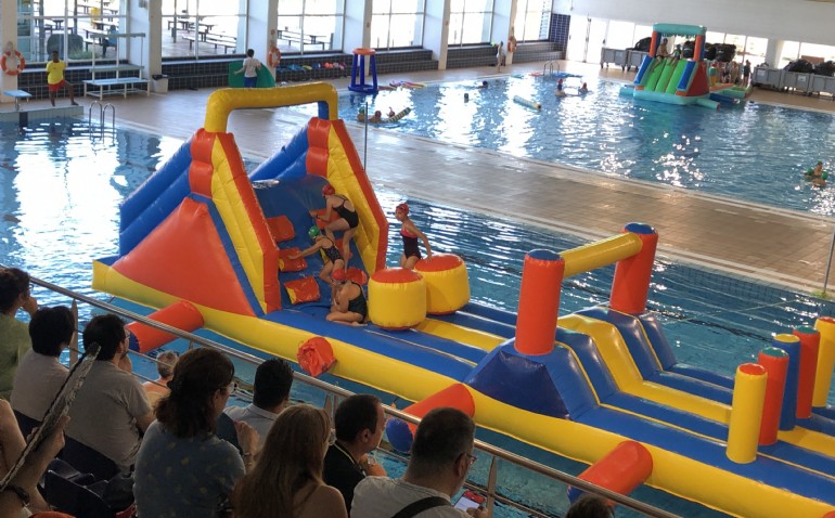 Éxito de la Fiesta Acuática para niños y niñas de los Cursillos Municipales
