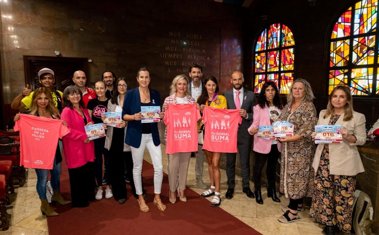 La Carrera de la Mujer teñirá de rosa las calles de Zaragoza este domingo con los 11.000 dorsales agotados