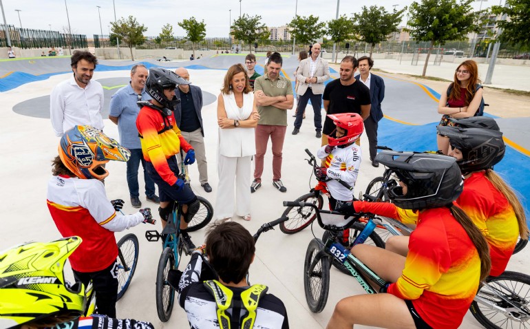Arcosur ya disfruta de su nuevo circuito pump track para bicicletas