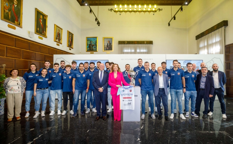 La alcaldesa Natalia Chueca recibe al Wanapix Sala 10 tras su ascenso a la máxima categoría