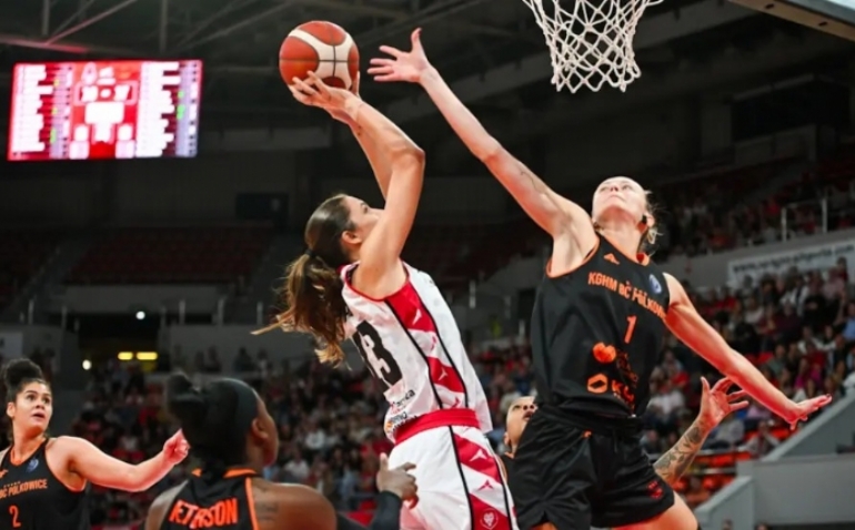 El Casademont Zaragoza sufre para vencer al Polkowice en un final agónico en la Euroliga