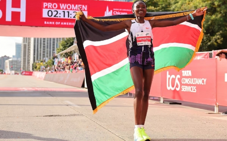 La keniana Ruth Chepngetich pulveriza en Chicago el récord del mundo de maratón: 2h 9m 56s