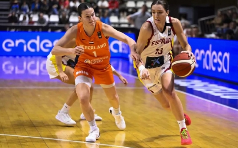 Triunfo de España en el debut de Helena Pueyo (66-59)