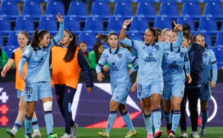 El Levante reconoce negociaciones para vender la sección de fútbol femenino