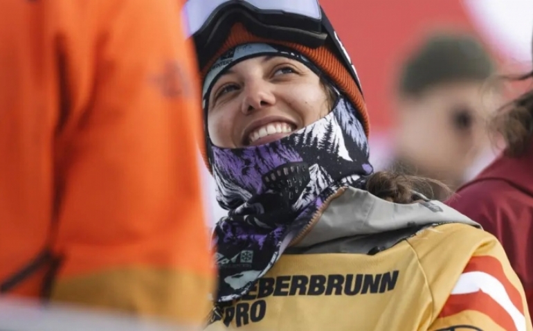 La freerider Núria Castán, podio en el Mundial de snowboard ¡y con caída incluida!