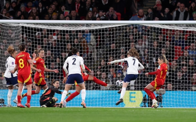 La falta de pegada penaliza a España ante Inglaterra en Wembley