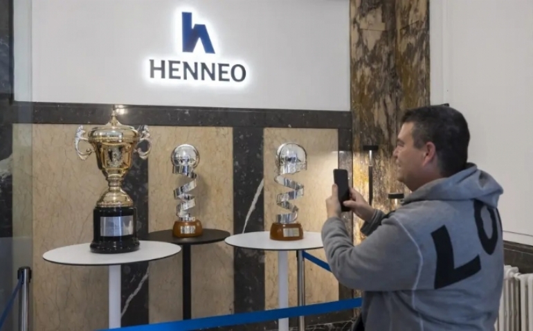 Los trofeos de la Copa de la Reina se exhiben en HERALDO