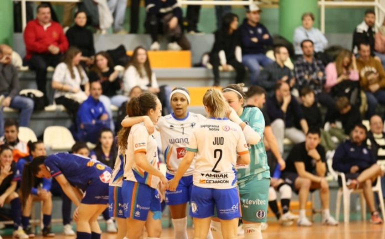 Intersala 10 arrasa en el derbi y se afianza en la segunda plaza (0-5)