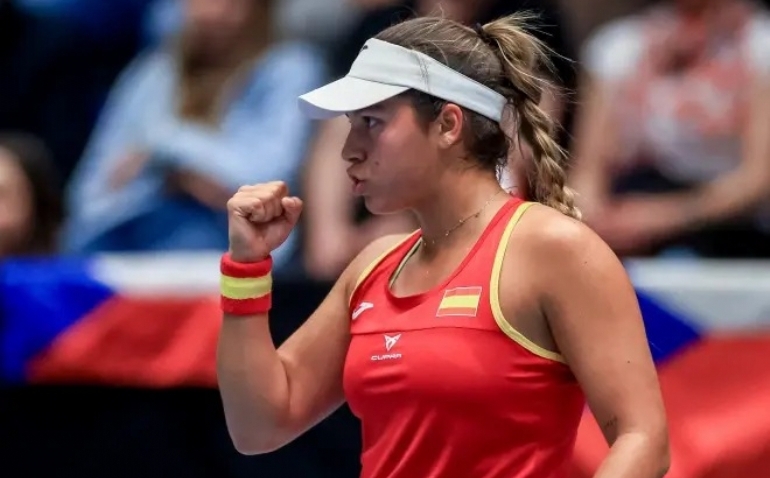 Jessica Bouzas conduce a España a la fase final de la Billie Jean King Cup