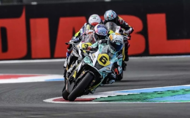 Beatriz Neila y María Herrera se disputan el liderato del mundial femenino de motociclismo
