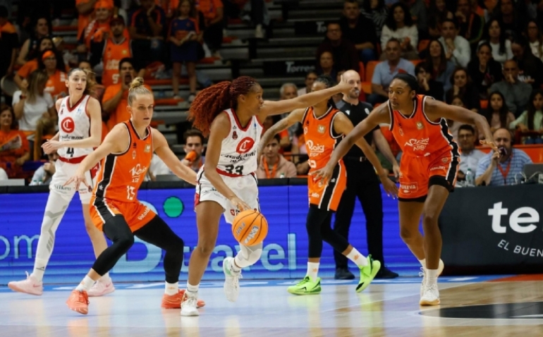 La crónica del Valencia Basket-Casademont Zaragoza: fumata naranja en La Fonteta