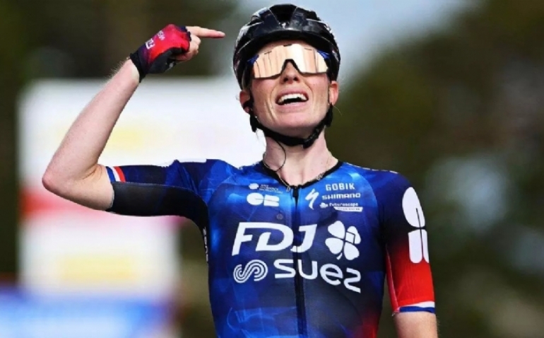 Golpe de autoridad de Demi Vollering en la Vuelta femenina
