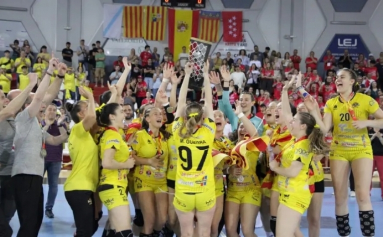 Las juveniles de La Jota, plata en el Nacional de balonmano