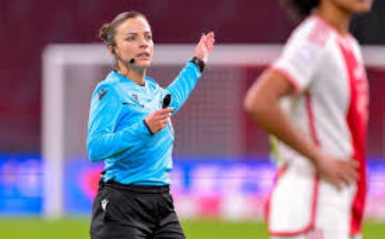 Marta Huerta de Aza pitará la final de la Copa de la Reina entre el FC Barcelona y el Atlético de Madrid