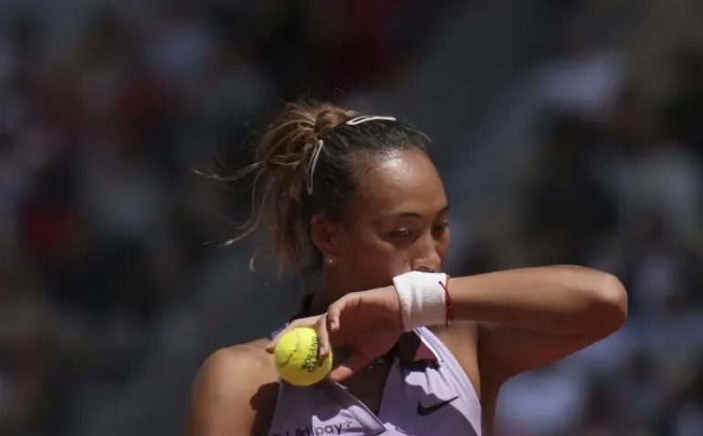Sabalenka gana su primera 'final' a Zheng y se le pone cara de favorita