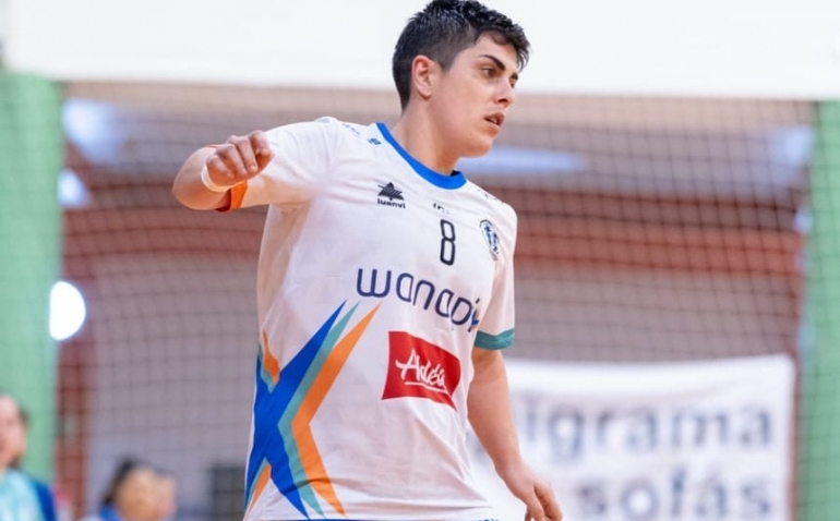 Rebe renueva con Wanapix Aldelís tras una gran primera temporada con 12 goles y se consolida como pieza clave para el curso 2025/26