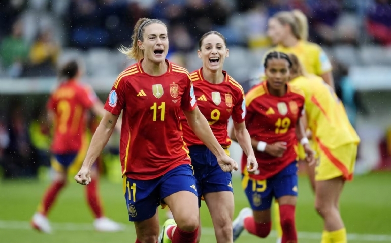 Una España desatada vuela ante Bélgica