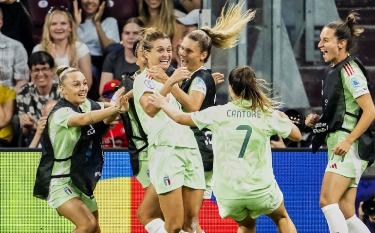 Girelli mete a Italia en las semifinales de la Eurocopa 28 años después