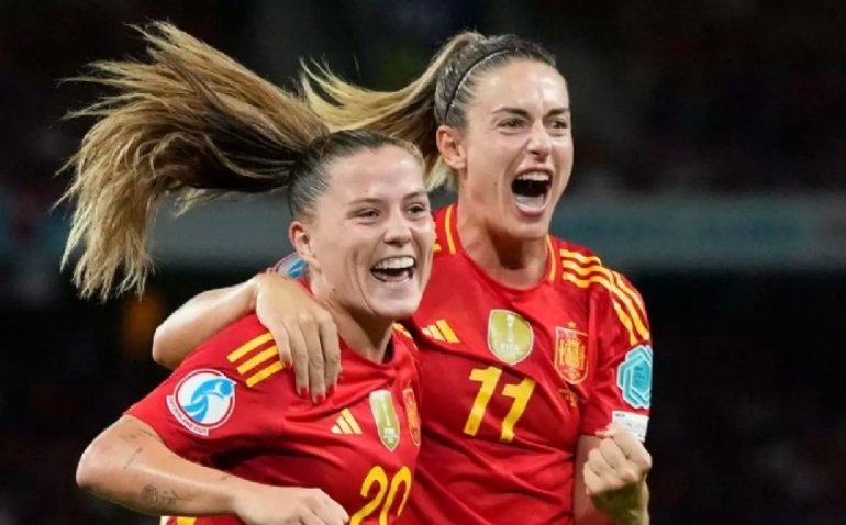 España vuelve a hacer historia y se lleva el billete a semifinales ante Suiza (2-0)