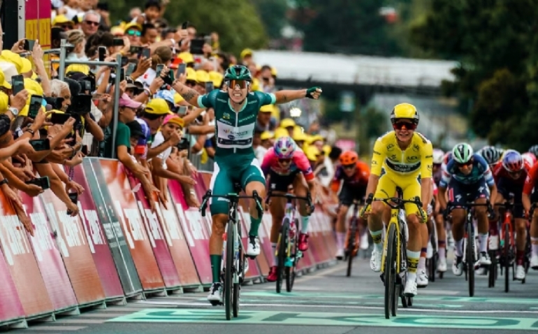 Vollering sigue, Wiebes repite