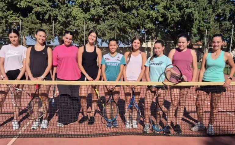 El tenis une a los jóvenes del Somontano
