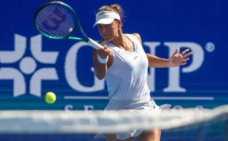 Bouzas se despide de Wuhan ante la 'lucky loser' Jovic, de 17 años