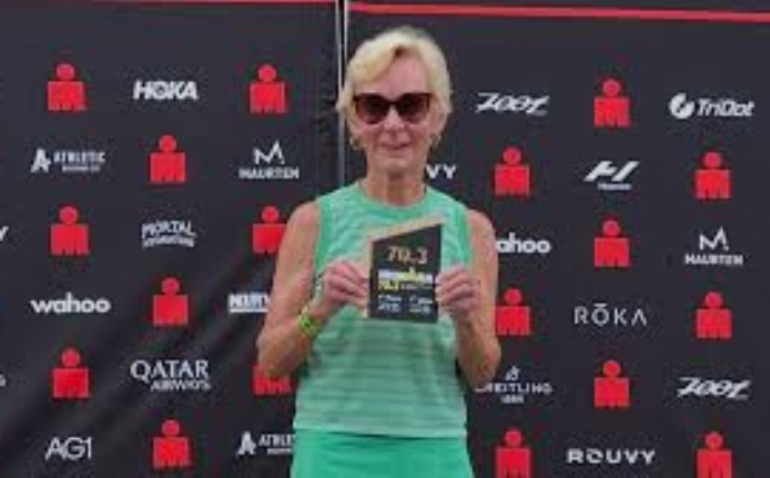 Natalie Grabow, de 80 años, hace historia como la mujer más mayor en terminar el Mundial Ironman en Kona