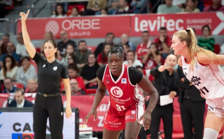 Aminata Gueye es lo más salvable de un día para reflexionar. Las notas del Casademont Zaragoza