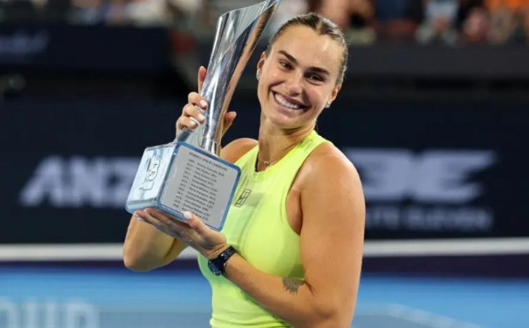La ucraniana Kostyuk niega el saludo a Sabalenka: 