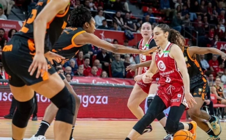 Carla Leite, un oasis en el desierto. Las notas del Casademont Zaragoza ante el Valencia Basket