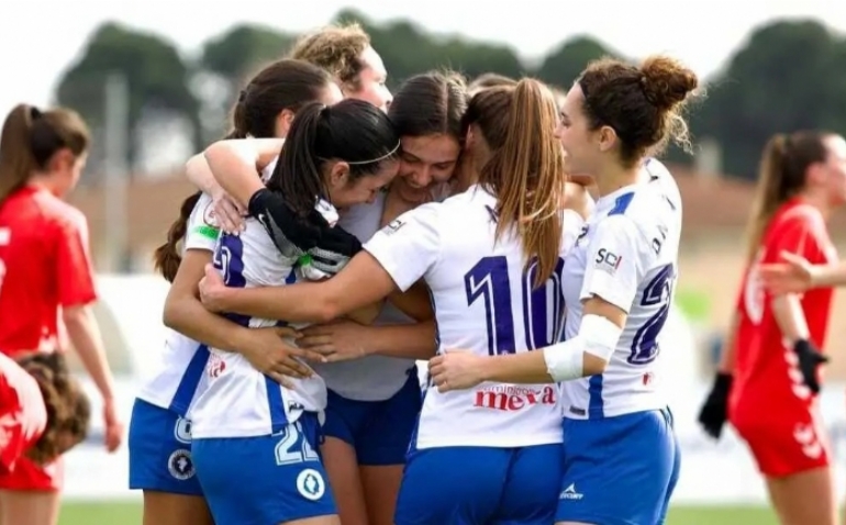 El Zaragoza CFF sigue intratable y refuerza su liderato tras vencer al AEM B (2-1)
