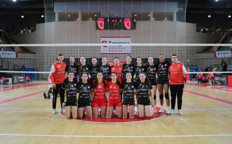 La Central se llena de historia en el Día del Club del Club Voleibol Zaragoza