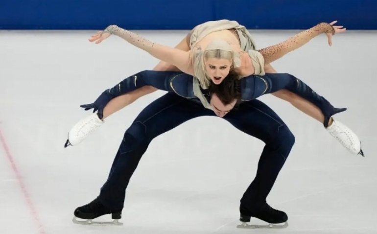 Los españoles Olivia Smart y Tim Dieck rozan el diploma olímpico de danza libre en patinaje artístico sobre hielo