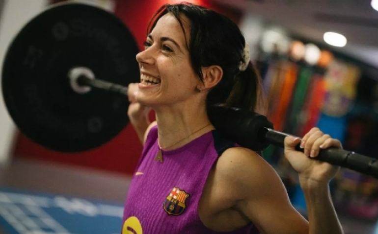 Aitana Bonmatí ya pisa el césped de la Ciutat Esportiva