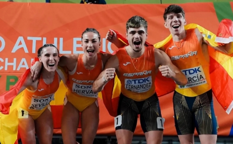 El relevo mixto de 4x400 de España se cuelga la plata en el Mundial de pista cubierta