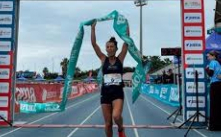 Gemma Arenas logra un nuevo récord de España de 100 kilómetros