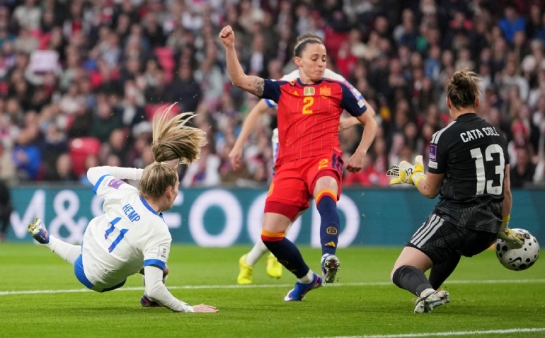 A España se le atraganta Wembley